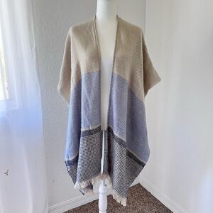 Do everything in Love poncho